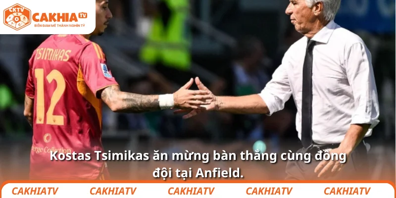Kostas Tsimikas ăn mừng bàn thắng cùng đồng đội tại Anfield.